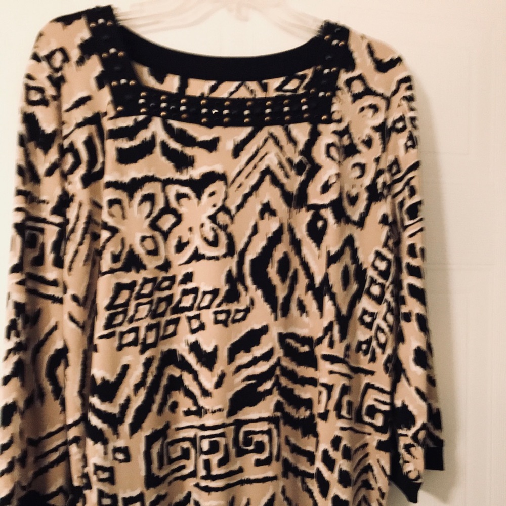 Silky dress pull over! Print with black trim